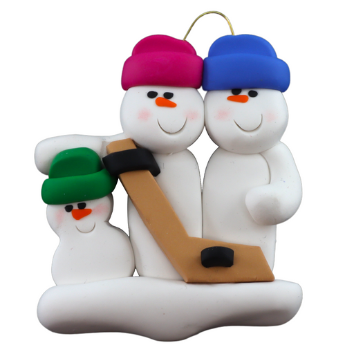 Family ornament with 3 white snowmen in bright hats, holding a hockey stick.